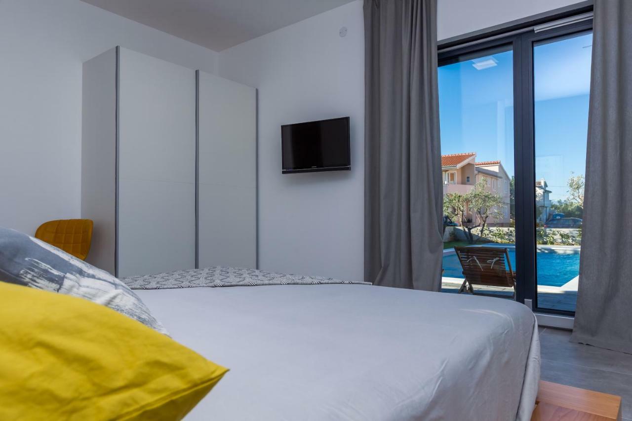 Villa Olea With Heated Pool And Jacuzzi Sukosan Exterior photo